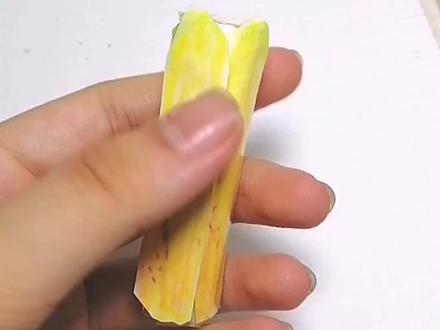 今天教大家不用纳米胶就能做的解压剥皮香蕉捏捏乐(原创未知)不喜勿喷#自制捏捏乐 #自制剥皮香蕉捏捏乐 #教程 #仿真 #剥皮香蕉
