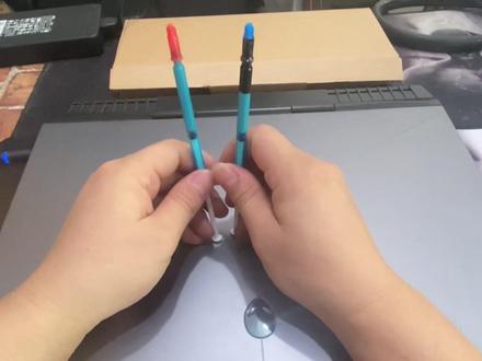 外星人笔记本15R3清灰加硅脂以及更换电池具体操作 过程较长只是想把每一个细节给你展示出来 本人拥有原厂戴尔外星人认证 把你的爱机放心交给我处理。#专业的事交给专业的人 #清灰换硅脂 #肇庆同城电脑