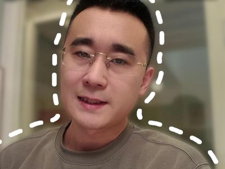 智谱市值为什么不如MiniMax 还是AI大模型公司会过日子,一瓶旺仔牛奶庆祝上市成功。#AI #智谱