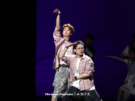260501 ‖「喜人奇妙夜」上海巡演首场
返场舞蹈小力士直拍
永远在舞台上发光好不好🥹@张呈Zhc @雷淞然
#张呈 #雷淞然 #小力士 #喜人奇妙夜 #喜人巡演