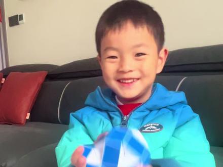 用魔尺拼水晶球,带底座。