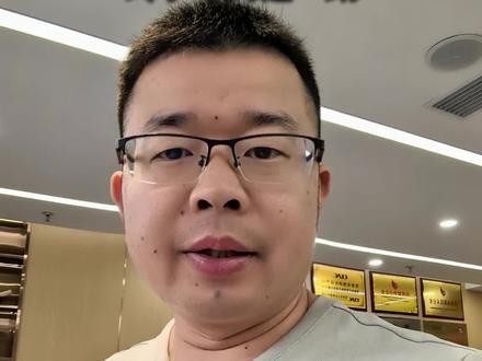 今天上午,A股或将迎来一家真正改写中国半导体历史的公司。被海外三巨头垄断50年的内存芯片市场,终于迎来国产破局者。295亿募资背后,不只是一次IPO,更是中国存储产业链全面爆发的开始。对于电子工程师、PCB工程师、硬件从业者来说,一个新的时代,可能真的来了。
#凡亿教育 #长鑫科技 #半导体 #芯片 #电子工程师