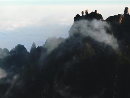 ABB中大型轿车性能巅峰对决,奥迪A7L、宝马530Li和奔驰E300L谁能问鼎太行山绝壁公路?#奥迪A7L #宝马5系 #奔驰E级