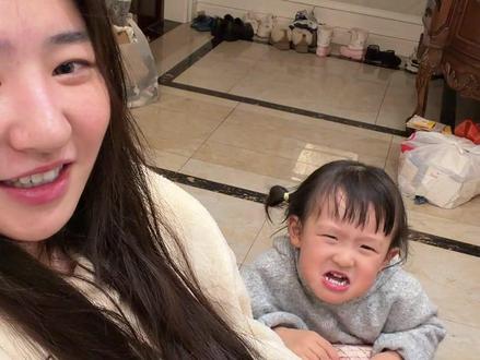 #闪闪酱 不给手机玩就假哭的闪闪