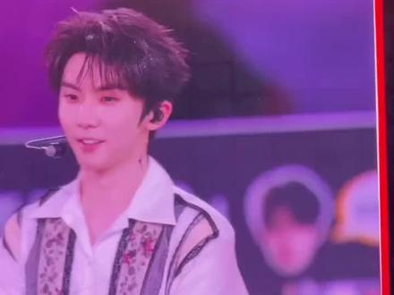 我不行了 太好笑了🤣 #时代少年团演唱会 #时代少年团加冠礼演唱会 #宋亚轩 #土味情话
