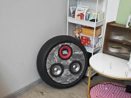 轮胎音响DIY教程精简版!新手也能抄作业 不用复杂工具!淘汰下来的旧轮胎+贴吸音棉+装喇叭+功放,成本可控还个性十足,硬派外欢可置家可露营,音质比预期更顶~ 动手党速码,让我们一起DIY变废为宝,大家觉得怎么样?#音响DIY #轮胎改造 #手工教程