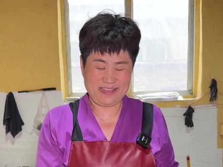 徐州的热门打卡菜,香菜馓子,吃起来酸甜酥脆,特别可口