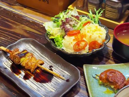 以前没觉得别人家日料有多好吃,被同行一衬托感觉以前吃的都不错了…没有别的意思,就是感觉很失望白瞎这小店了。#美食 #日料 #避雷