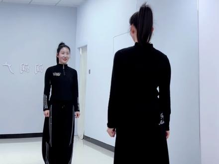 《青山巅》背面口令分解#润润广场舞队 #青山巅