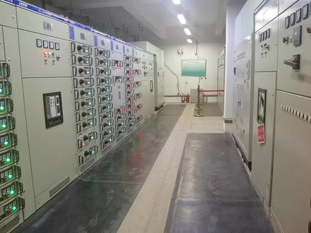 我们一般的抽屉式开关柜一次线和二次线他是怎样实现控制的,