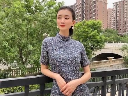 多数人以为美是自由,在我看来美源自约束。好腰身是“束”出来~@嘉华商行