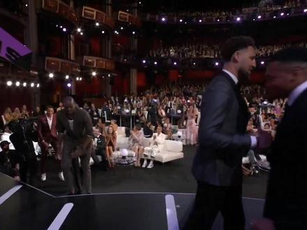金州勇士队赢得最佳团队奖| 2022 ESPYS#库里 #脱口秀 #精彩瞬间 #金州勇士