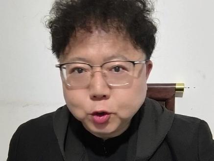 全网狂骂董宇辉?4层人性真相曝光! 29元老母鸡惹怒中间商?人设反噬、线下暴力…最后一层真相太黑暗!点击看人性最丑陋一面!#网络暴力 #人性真相 #董宇辉 #社会现象 #心理剖析