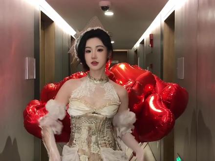 "她被业内称作短剧圈的剧抛脸,长着一张适配甜宠剧的脸“ #张晋宜 #人物故事 #短剧演员