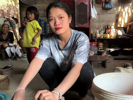 老挝丈母娘家没菜吃了,中国女婿豪气买买买,半个月工资没了? #老挝丈母娘 #老挝媳妇 #日常vlog #回丈母娘家的戏精女婿们