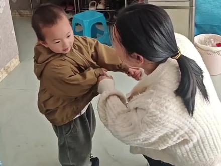 三岁娃带出就乱跑,别人说是发育迟缓原因,你们出去会乱跑吗?#带娃日常
