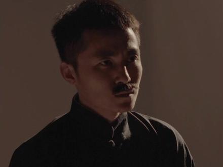 人类喜欢树起神像,又热衷于捣毁它。#冬泳怪鸽 #鲁迅先生 #孔乙己