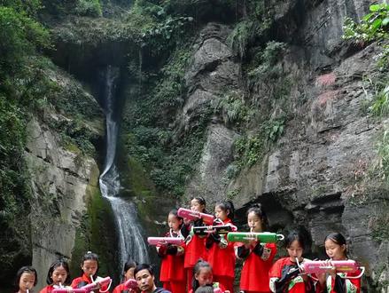 夯沙校乐队 支教老师潘宇文用音乐浸润学生心灵