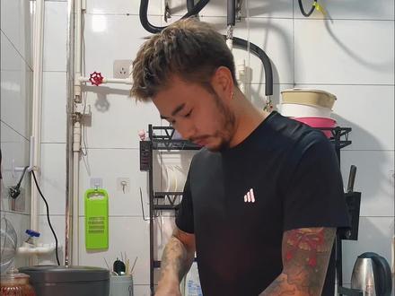 细节是双向的 爱是相互的 珍惜也是 你心疼我 我更心疼你 你愿意理解我 我更愿意花心思懂你 你愿意给我真心 我拼了命也不会负你 双向奔赴的爱才更有意义 #爱是陪伴 #双向奔赴#红烧鱼#家常菜 #男人会做饭生活更浪漫