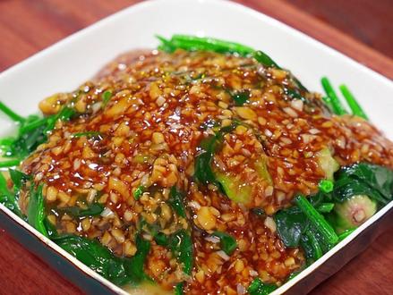 菠菜营养丰富,你就试试这个蒜蓉菠菜吧,鲜嫩好吃营养丰富#菠菜新吃法 #蒜蓉菠菜 #学会快去试试吧🔥 #美食教程 #减脂餐