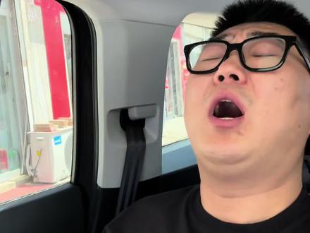 豪爵350来喽,昨天我刚盲订,今天就公开了!大家猜一下定价会是多少?猜对有奖励,我先来猜一下两个版本分别为29980和30980#豪爵350 #豪爵踏板 #踏板摩托车