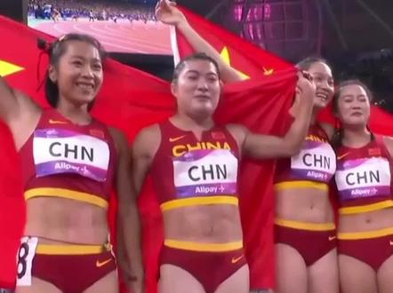亚运会田径女子4x100米接力决赛,中国队梁小静、韦永丽、袁琦琦、葛曼棋四位运动员出场,最终43秒39的成绩获得金牌!#一张图证明你看过亚运会 #杭州亚运会