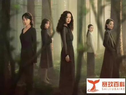 《隐身的名字》首播引发热议,倪妮、闫妮等实力派演员联手打造悬疑佳作,为何观看后让人头皮发麻?
《隐身的名字》于2026年3月18日晚在央视八套和腾讯视频首播,迅速成为观众热议的话题。该剧通过双线叙事结构,展现了女性在复杂社会关系中的挣扎与隐忍。倪妮饰演的女作家任小名,表面上冷静克制,内心却藏着小镇少女的创伤。闫妮饰演的任美艳则是一个外表强势、内心藏着惊天秘密的母亲角色,其复杂的情感与行为令人猜测不已。该剧不仅汇聚了四位金像奖影后的精湛演技,还探讨了名字与身份之间的微妙关系,揭示了女性如何在社会中寻找自我认同与生存空间。随着剧情推进,观众将见证更多令人震撼的反转与情感冲突,体验一次心灵上的深度挑战。#隐身的名字 #随时随地标记一下 #咖啡文学大赛