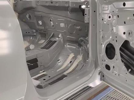 沥青片已经被淘汰了,你敢相信标致雪铁龙已经在用液态阻尼胶是水性的,环保的,无污染的#凡尔赛c5x #标致508 #撸车日常