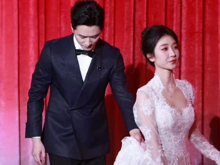 #王皓祯 红毯暖心给#王格格 提裙摆#当红派对