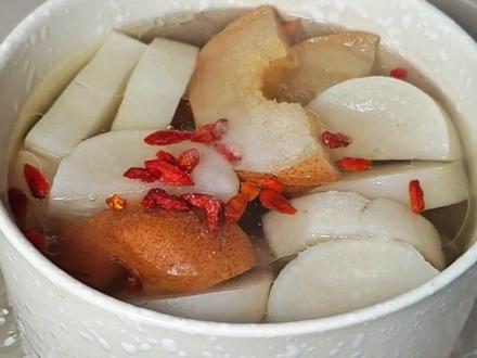 女儿甲流后还有一点点咳,今天给她煮这个白萝卜雪梨排骨汤#热点 #白萝卜雪梨排骨汤 #白萝卜雪梨汤做法 #润肺止咳汤 #润肺止咳食疗的方法