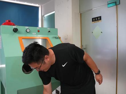 铁锈是如何瞬间消失的,拆解喷砂机看它的工作原理与内部构造