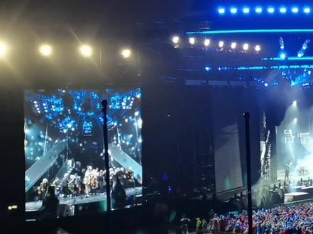 实现大合唱!举报老薛唱错歌词 哈哈哈#薛之谦 #和偶像距离最近的一次 #薛之谦衢州演唱会 #天外来物巡回演唱会 #现场版live