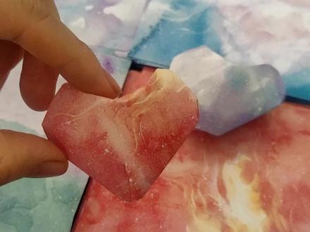 太好看了吧~在这个母亲节即将到来的日子里~快给你的妈妈,你的老师送上你用心折叠的爱心吧~祝福妈妈,母亲节快乐#有趣的折纸手工 #爱心折纸 #爱心折纸教程 #手工折纸3d立体爱心 #立体爱心折纸教程