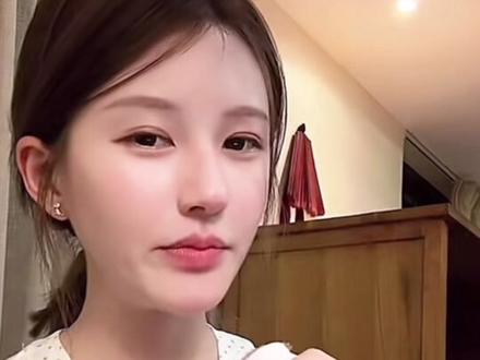 不多说了!2026都要好运来!!老婆的跨年直播简直就是小型晚会了😍今晚好多节目,可露丽表示吃得很好~ #赵露思 #可露丽 #2026 #好运来 #跨年直播