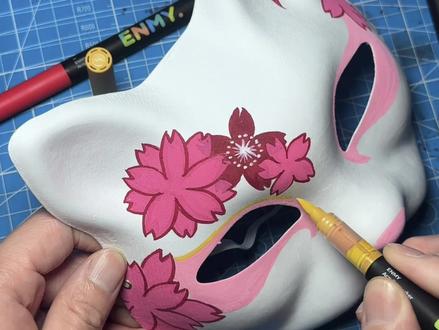 粉丝们想看我画一期这个面具,必须安排!祝大家马年就得马上画画 #想画就画随心所欲 #绘画过程 #日常瞎画 #手绘面具 #跟着抖音学画画 @抖音小助手