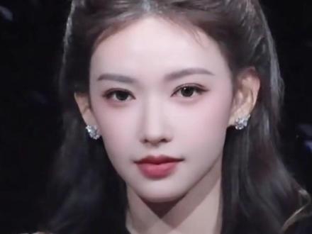 不知道啊只知道姐姐身材很曼妙!! #程潇 #颜值 #红毯 #程潇身材 #程潇进行曲