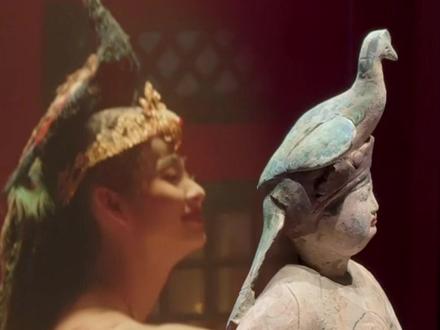 最近超火的《国色芳华》大家都看了吗? 剧里的孔雀冠,原来原型是来源大唐骑马击腰鼓女俑的孔雀冠,现在正在江博三层4号展厅 “生逢大唐盛世春 —— 滕王与金乡县主联展” 展出!展期到2025.3.12#江西省博物馆 #国色芳华 #孔雀冠 #抖in博物馆