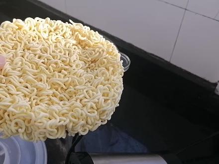 方便面不要煮的吃了,教你新吃法,蓬松暄软,上桌抢光光
