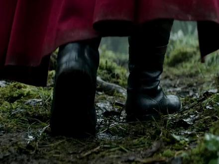 雷神痛哭祈求再见女儿!《复联5》泄露预告揭开漫威最虐父子线! 罗素兄弟突然发布《复联5》场记板预告,而另一支雷神版先导预告竟提前泄露!两支预告暗潮汹涌,不仅埋下重重彩蛋,更揭示了漫威宇宙的命运转折:毁灭博士首次正式登场,伴随“毁灭之日”的末日倒计时,整个多元宇宙的存亡已进入最后读秒。
预告解析焦点:
场记板暗藏“A5场·第二条”,拍摄现场疑似出现小罗伯特·唐尼饰演的毁灭博士身影
“末日”故障特效倒计时,直指2026年上映日,但漫威的宣发游戏早已开始
雷神台词暗指洛基的世界树与养女“爱”的命运,时间线跨越《雷神4》到《洛基》第二季
泄露版X战警×复联混合主题曲炸响,变种人加入大战实锤?
终极谜题浮现:
当洛基已成时间之神,为何多元宇宙仍在崩溃?毁灭博士崛起为“神君杜姆”,雷神与洛基的跨宇宙重逢,是否会响起那句:“兄弟,太阳会再次照耀我们”?
漫威的“泄露巧合”与官方预告彼此交织,一场比《复联4》结局泄露更疯狂的线索战已然打响。点击关注,解锁后续深度解析——因为这场通往“秘密战争”的倒计时,每一秒都藏着颠覆MCU的密码。#复仇者联盟5 #预告片 #雷神 #预告解析 #了不起的精讲团