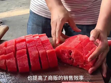 街头小贩神速切瓜,解渴消暑又方便,夏日必备! #街头美食#西瓜#夏日解暑#小贩生活#切瓜技巧
