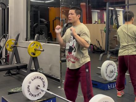 高翻出肘,关于出肘的常见问题。
#高翻 #弹跳 #干货分享