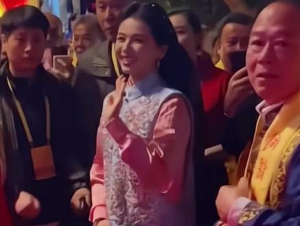 来人啊快传妈祖绶带,林金赞可不敢跟刘涛妈祖“开玩笑”#刘涛#妈祖文化#妈祖诞辰1066周年#妈祖#拍摄现场@DOU+小助手 @DOU+上热门 @生活服务热点中心