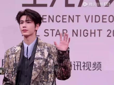 张凌赫2025腾讯星光大赏第二次红毯+游戏全程cut
主题bgm上线
张工上线
答案之书不疯魔不成活的霸总哈哈哈哈哈哈
#张凌赫 #星光大赏 #热爱加1计划