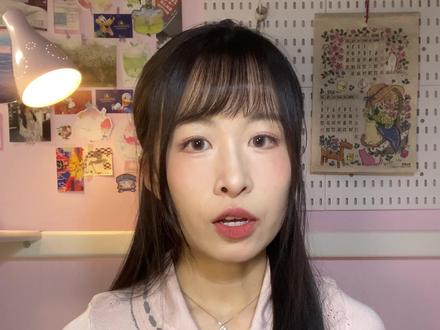 缺爱的人请趁早放弃“被爱幻想” 缺爱的人往往会陷入一种根深蒂固的思维惯性:
获得爱=被别人爱
我缺的爱=别人没有给我足够的爱
她完全不知道,爱原来可以自生
#缺爱 #自爱 #被爱 #爱自己 #女性成长