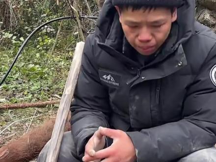 12月4日报道,荒野求生决赛第11天,兄弟接连退赛,张老六含泪崩溃,“以现在的状态,我20天就得退赛”。(编辑:孙三三)#荒野求生 #野外生存 #七星山荒野求生挑战赛