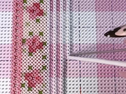 碎花有孔杯垫!
图纸老师是:@豆爱无疆