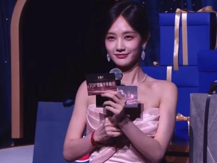 李一桐微博之夜红毯采访+交换礼物cut#李一桐 #李一桐微博之夜