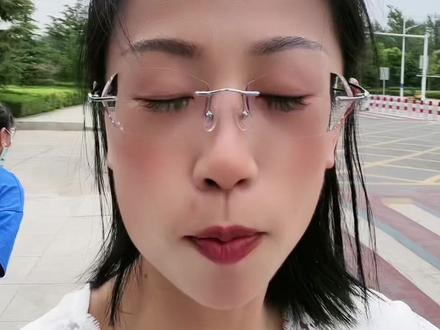 听很多家长说明德学校是龙口市最好的学校,俺家孩子九月份就要上初一了,但是户口不在这,有知道的帮忙出出主意呗#今日热点 #学校门口 #热点 #感谢支持感谢关注