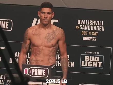 佩雷拉UFC320减重过程!
#佩雷拉