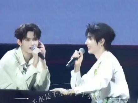 最喜欢的一段,我将品鉴 #云熠 #演唱会 #云旗 #郝熠然 免责声明,此视频仅代表个人想法,字幕均直接剪映识别,不要和我吵,我就是磕他俩一张床法过的关系,我就磕,略略略